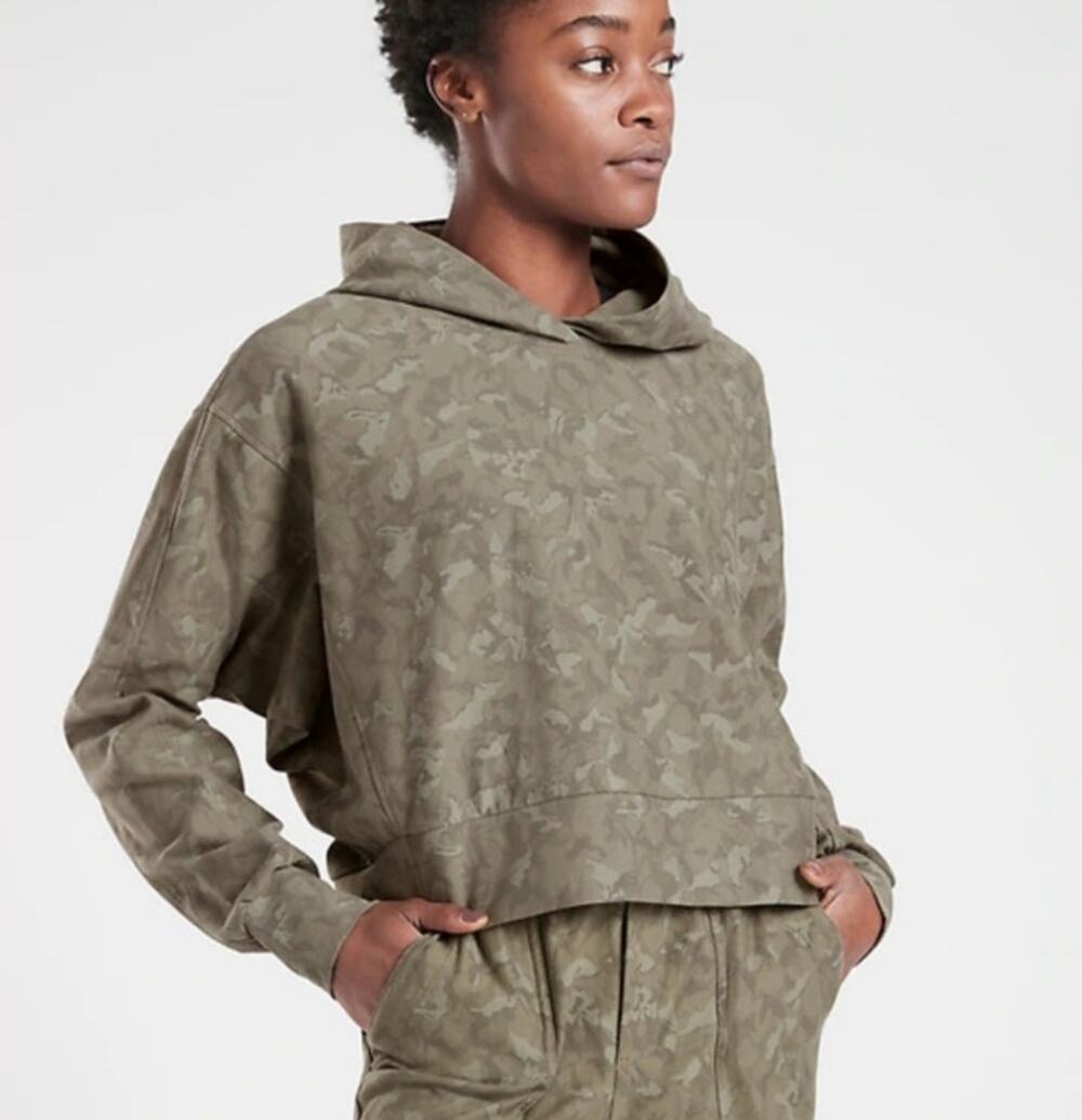Athleta Farallon Cropped Hoodie Large Green Camo Print Athleisure Sweatshirt